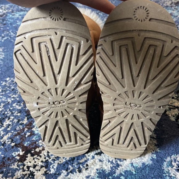 Ugg’s with buttons - Picture 2 of 3